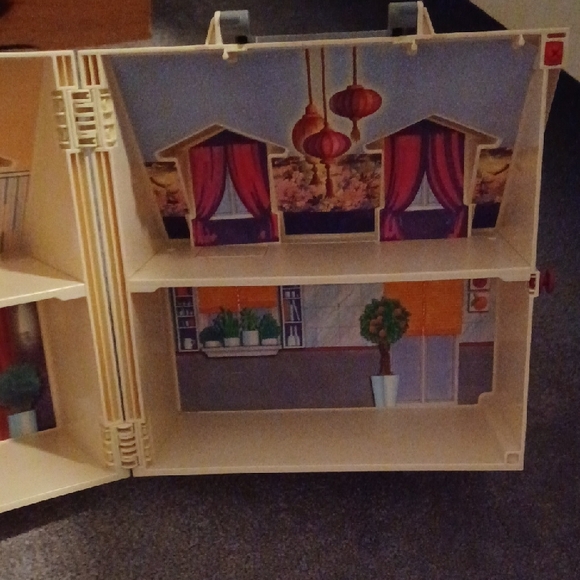 Red and White Dollhouse Carry Case - Picture 7 of 10